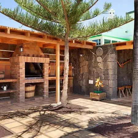 빌라 Lanzarote The Olive - Pool Heated 플라야블랑카